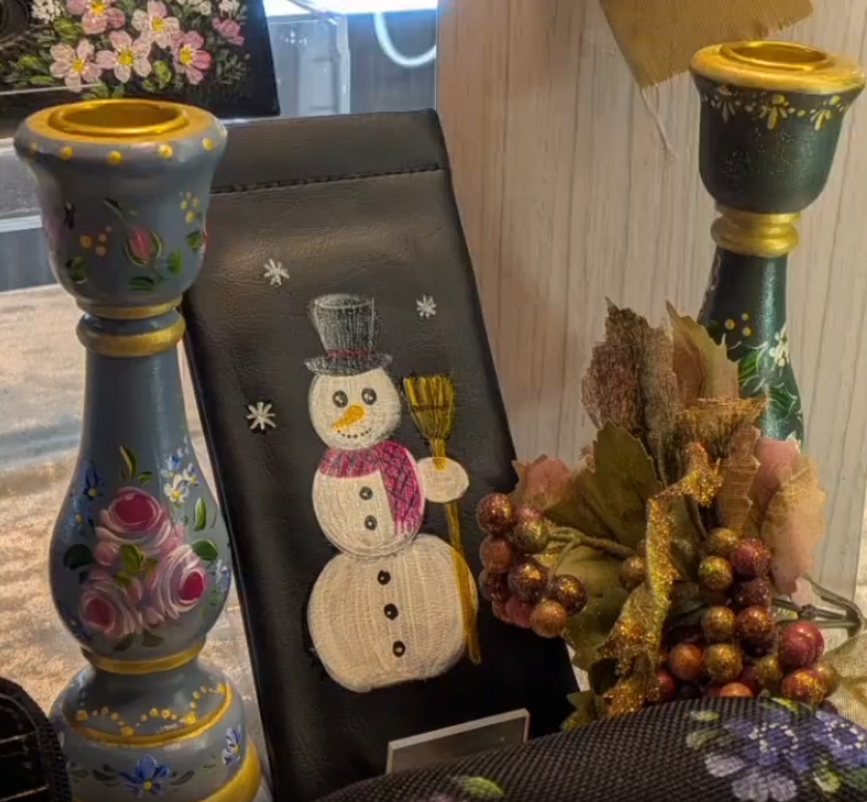 花と動物の手描きと型染め展