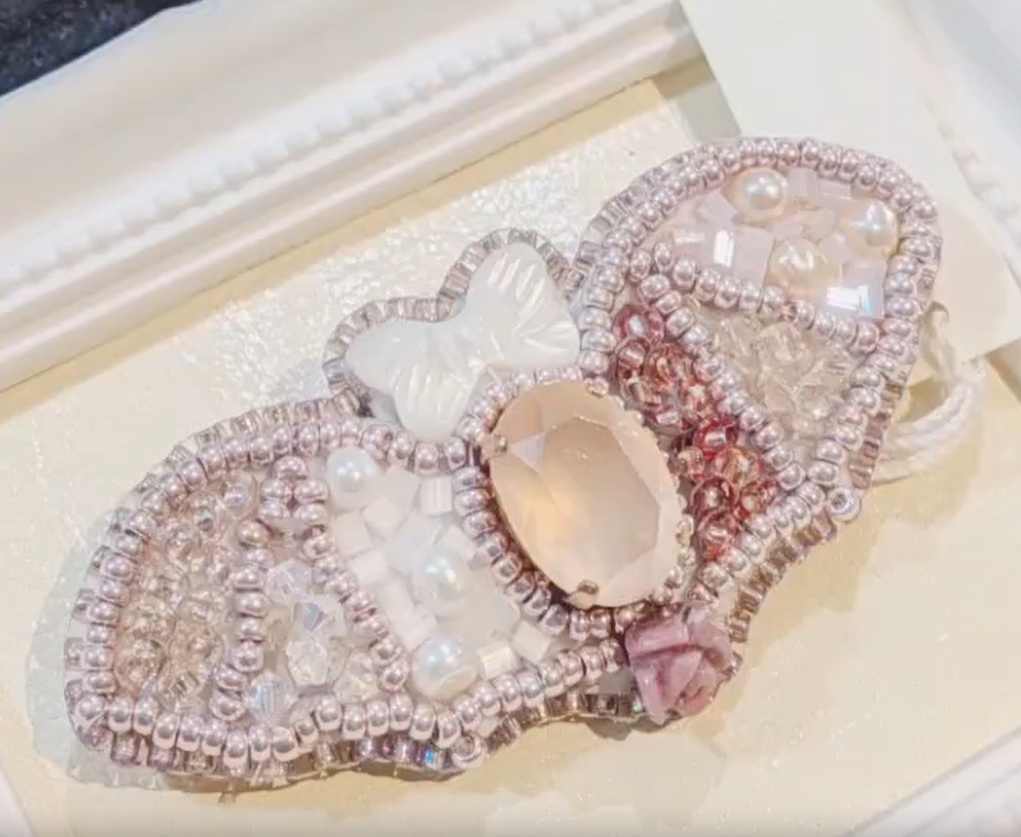 ☆天然石ビーズ刺繍アクセサリー展、シャポー本八幡にて好評開催中！