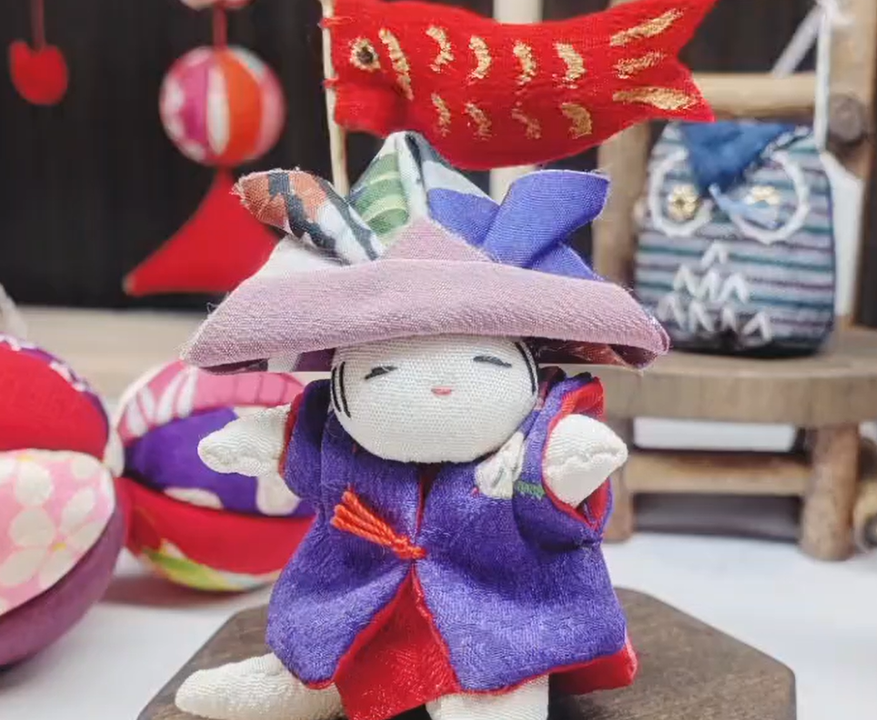 ちりめん ぬいぐるみ ③-3 6950 ねそべり猫（小）三毛：おもちゃ：百町森