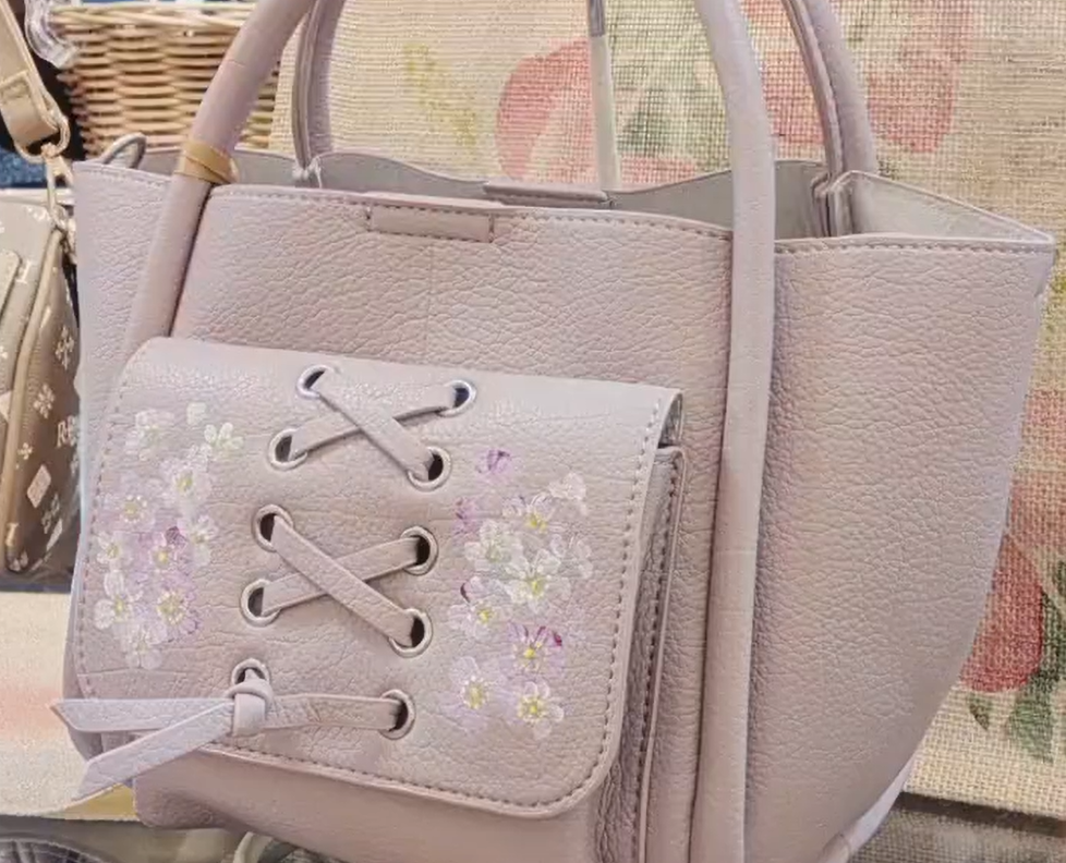 花と動物の手描きと型染め展