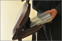 ビジネスバッグにも使える 変わったバッグ モナッカ monacca ブラウンSS