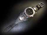 送料無料！EARNEST WATCH レザー文字盤ダブルコンチョ【マットブラックパイソン／サドルブラック】 パッケージ写真