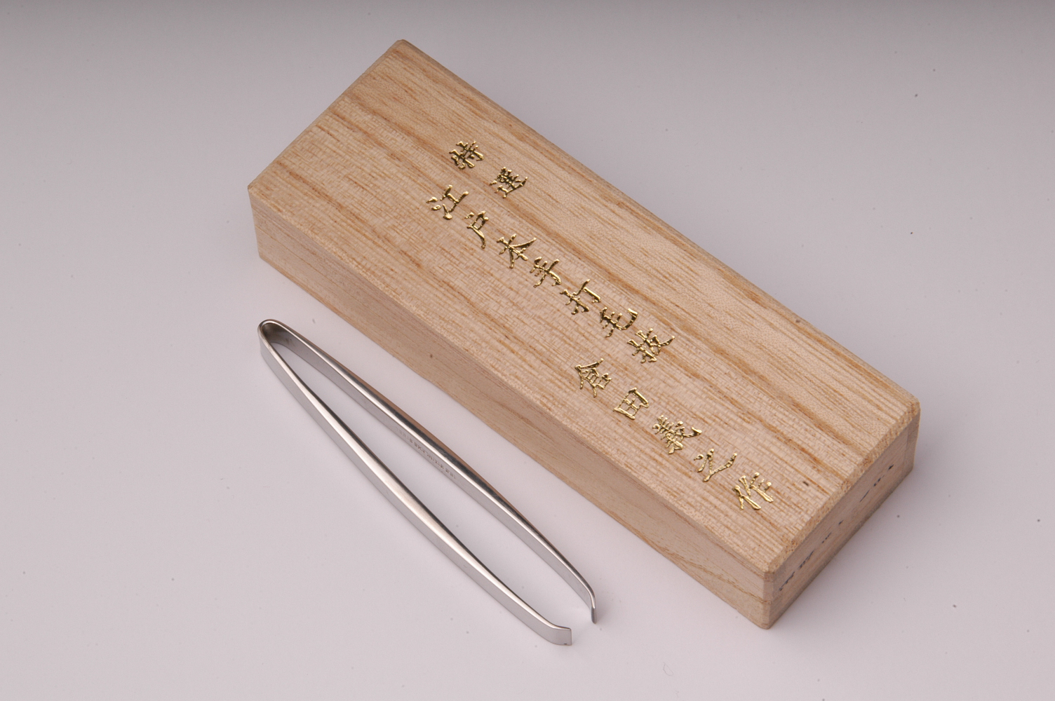 毛抜き 江戸本手打ち：いろは  牛皮ケースセット　【倉田製作所】 パッケージ写真